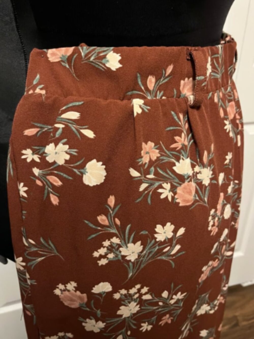 Torrid 4X Wide Leg Pant Crepe Floral w/ Belt loops Maroon - Picture 5 of 7